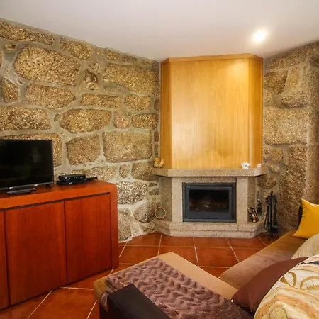 Casa Da Laranjeira By Geres Casas 农家乐 *